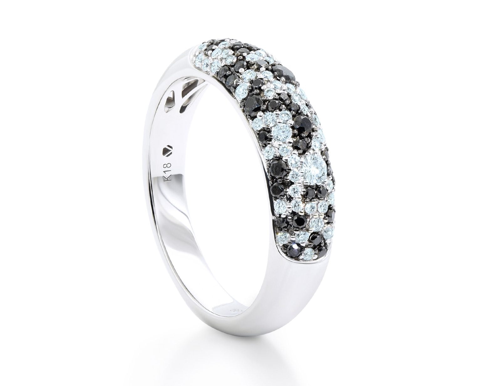 Cintillo Matiz Black Oro Blanco 18k, con 101 Diamantes Negros y Diamantes brillantes que suman 50 pt