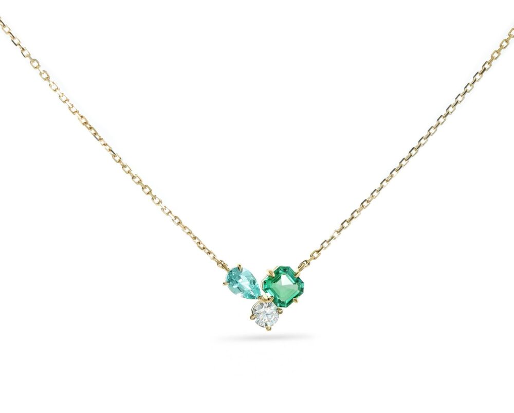 Oro amarillo 18 k con 1 Esmeralda de laboratorio corte asher de 0,5 ct, 1 Paraiba corte pera de 0,5 ct y un circón brillante